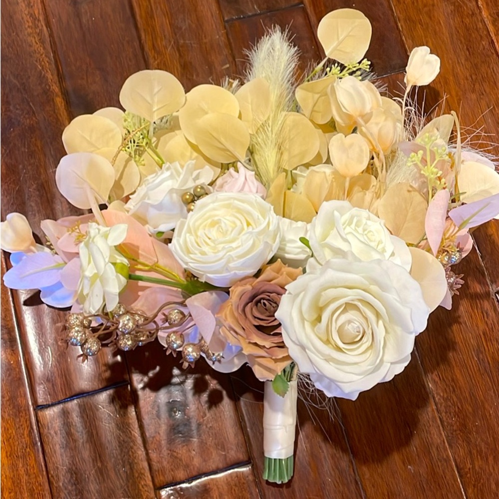 Ling’s Moments Beige & White Bridal Bouquet